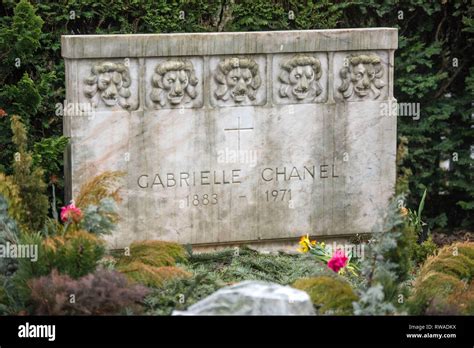 cimetière du bois de vaux coco chanel|Tombe de Coco Chanel .